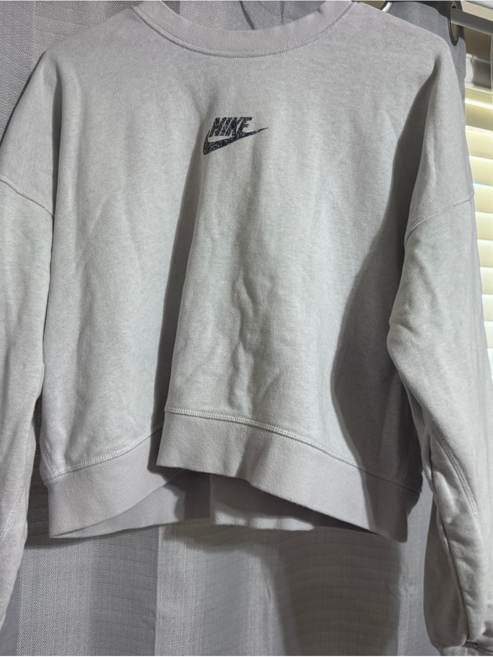 Nike Women's Light Gray Cropped Crewneck Sweatshirt